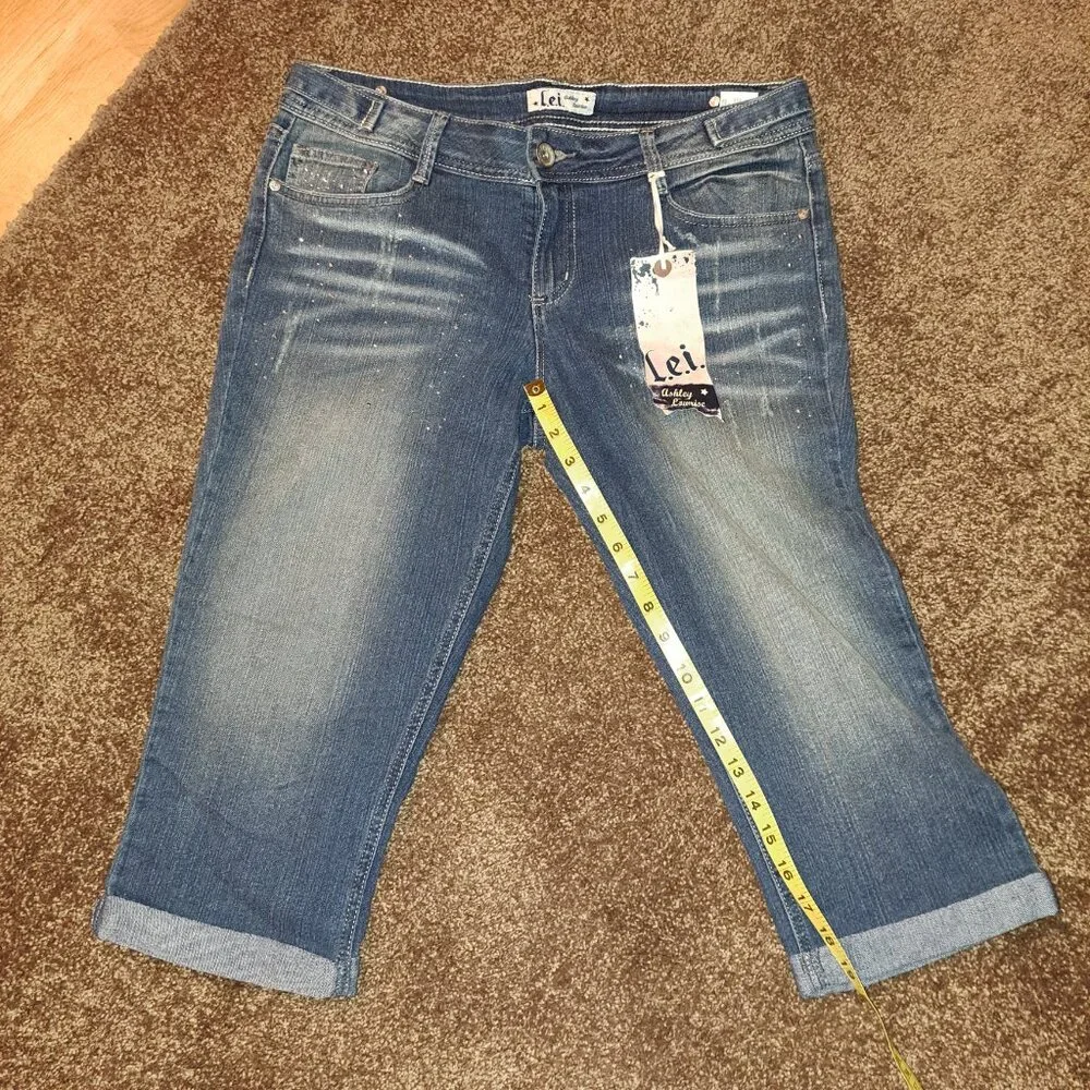 L.e.i  Jeans Ashley Lowrise Distressed Capris w/Rhinestone Embellishments NWT - Picture 4 of 11